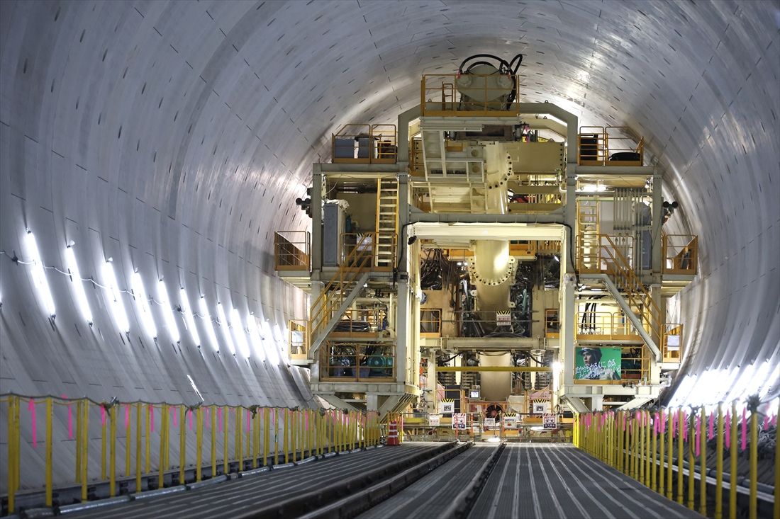 トンネルを掘削するシールドマシン（撮影：尾形文繁）