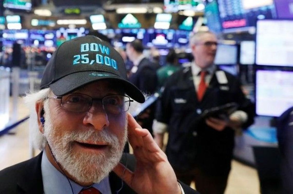 米国株式市場は再び最高値更新､ダウは2万5000ドル突破｜会社四季報オンライン