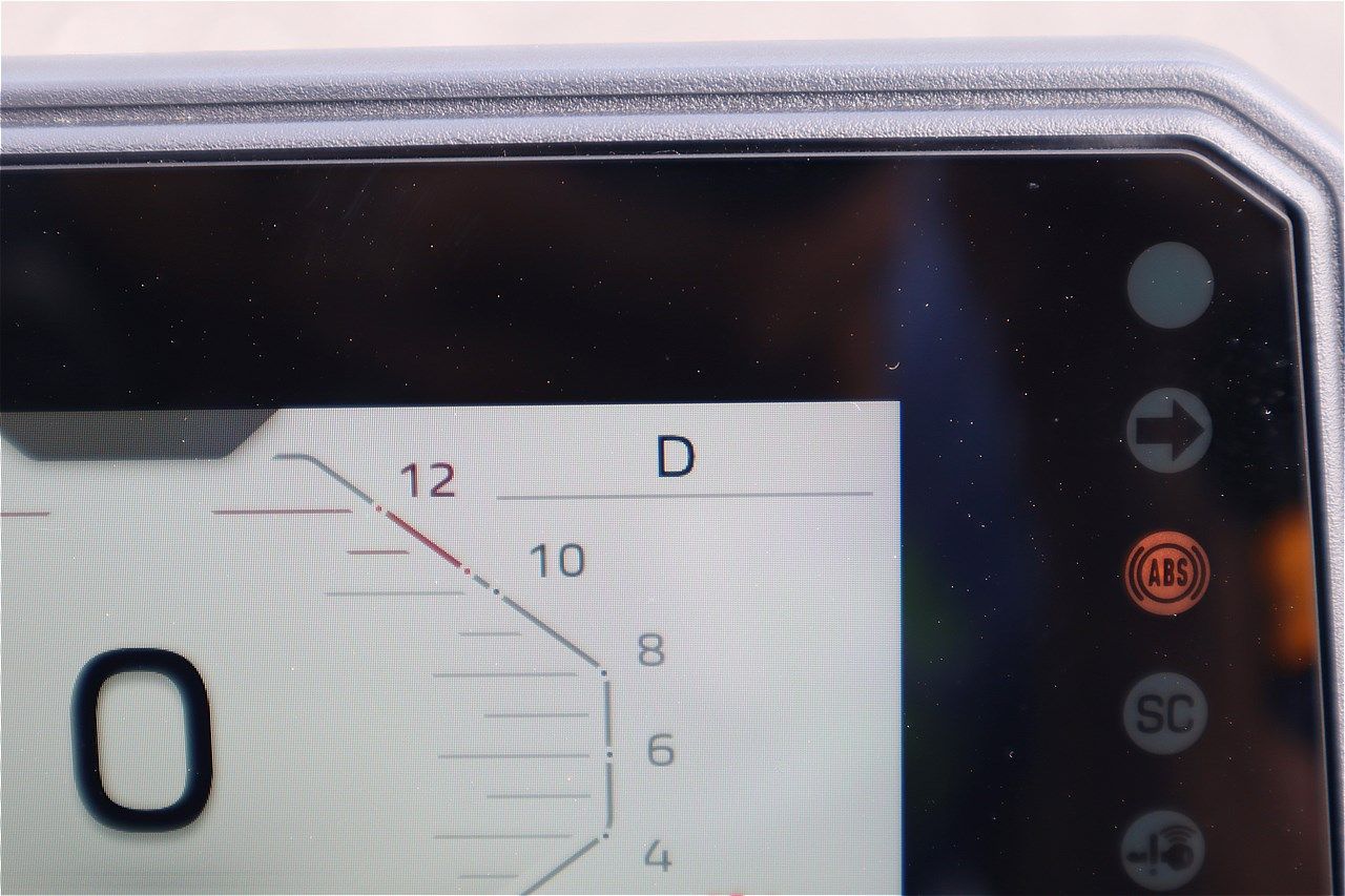 ヤマハの新型バイク「MT-09 Y-AMT」と試乗会の会場風景など（筆者撮影）