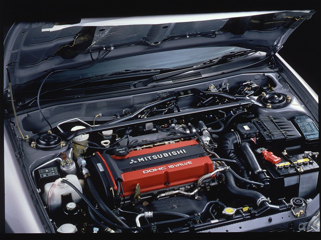 三菱「ランサーエボリューションⅣ」（写真：三菱自動車）