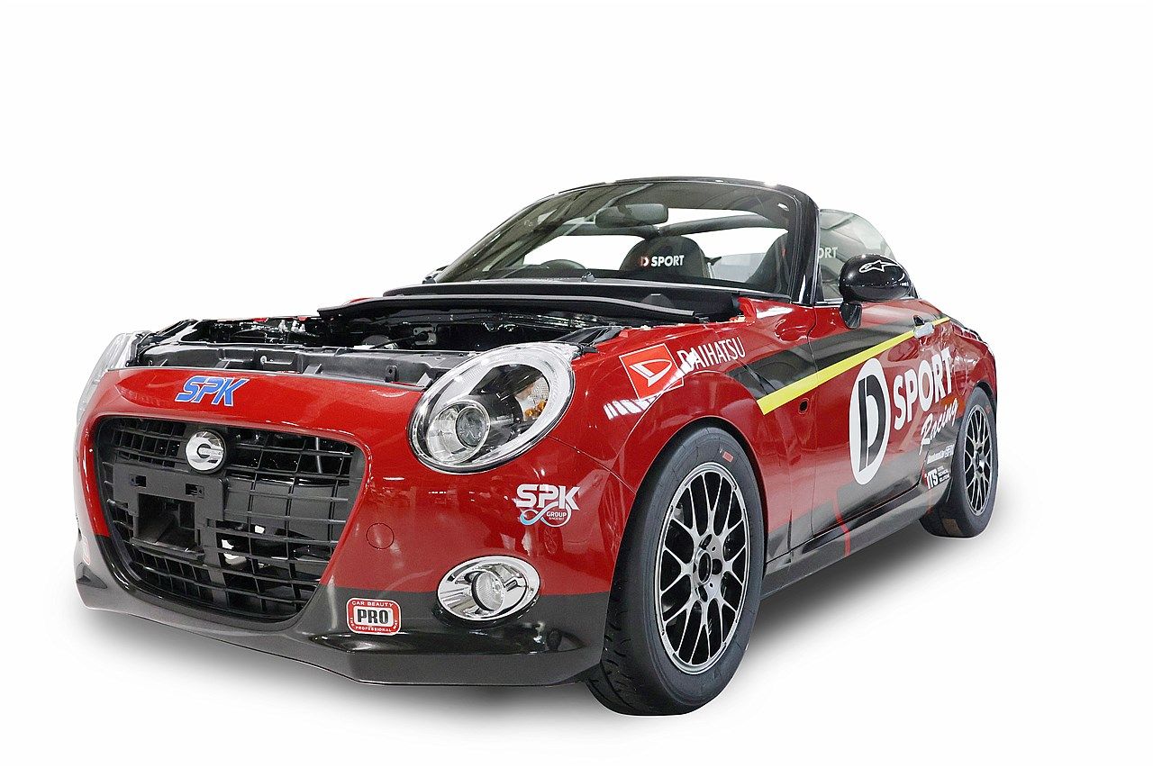 東京オートサロン2026に出展されたダイハツ「K-OPEN ランニングプロト2」（ダイハツ工業）