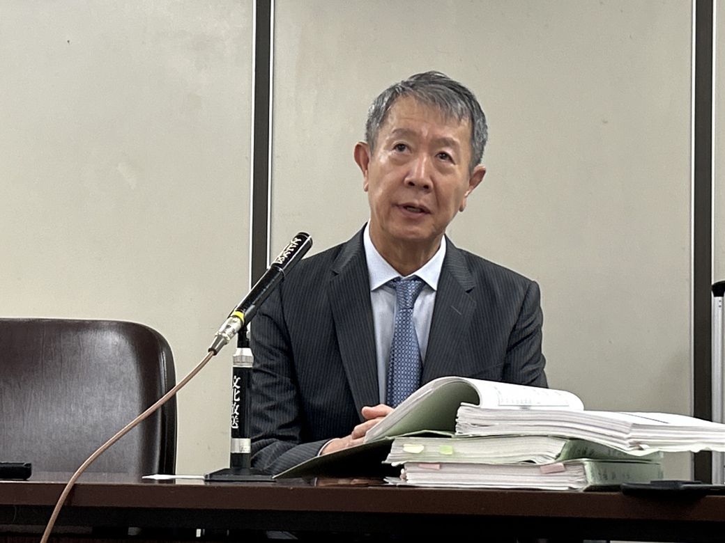 裁判期日後の会見に臨む江蔵さん江蔵智さん。撮影日は2025年12月19日（筆者撮影）
