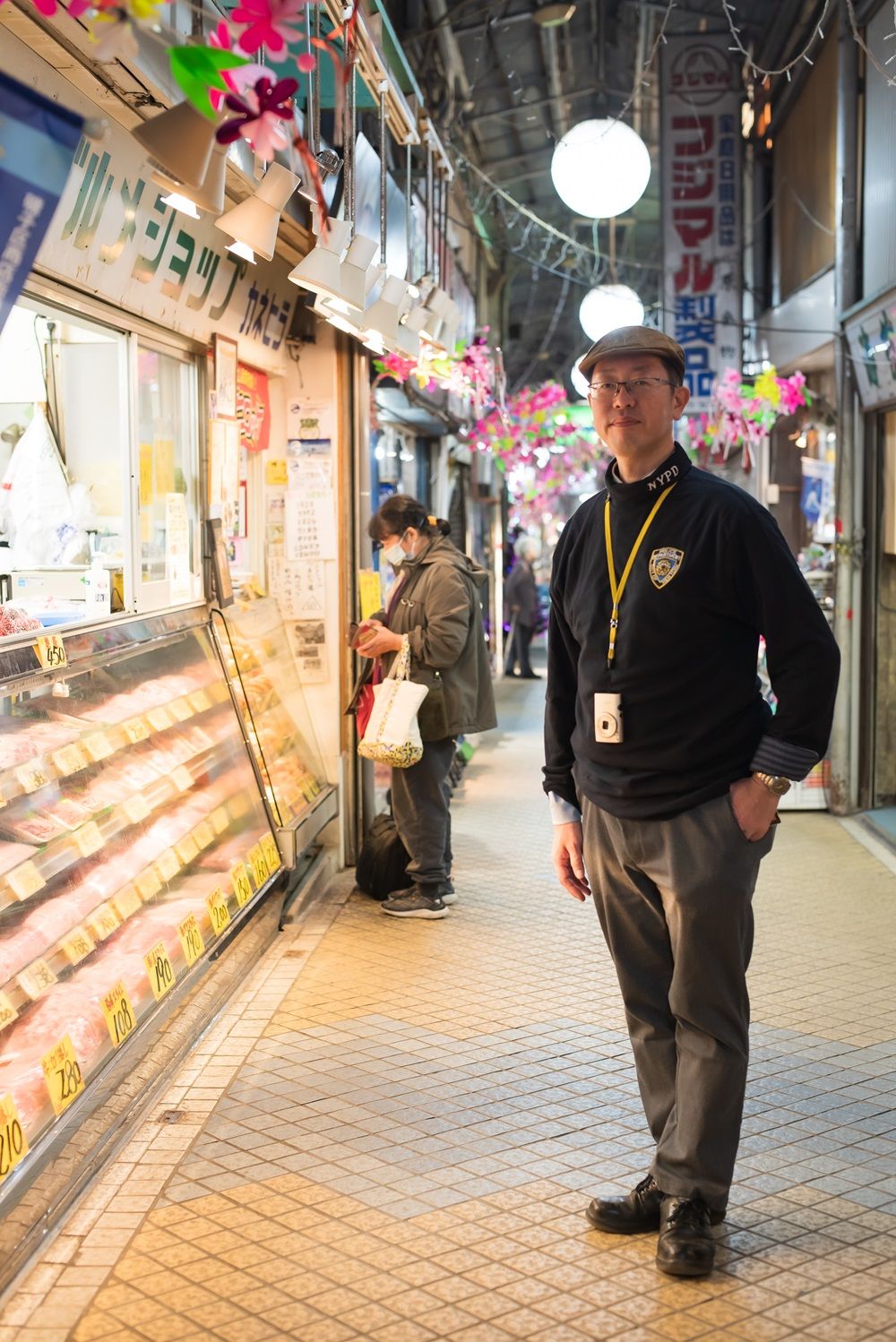 平日は会社員、休日は商店街を巡る山本有さん。浜マーケットにて（写真：山本さん提供）