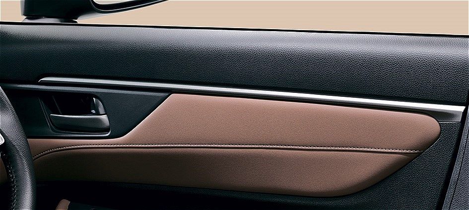 一部改良モデルのホンダ「WR-V」および特別仕様車ブラックスタイル（写真：本田技研工業）