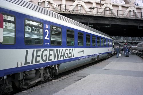 オーストリアの客車で編成の「オリエント急行」の末裔（2002年 筆者撮影）