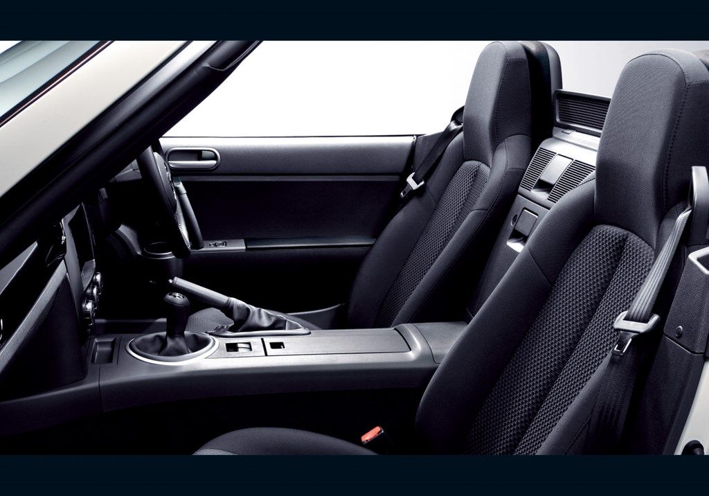 マツダの3代目「ロードスター（NC1）」（写真：マツダ）