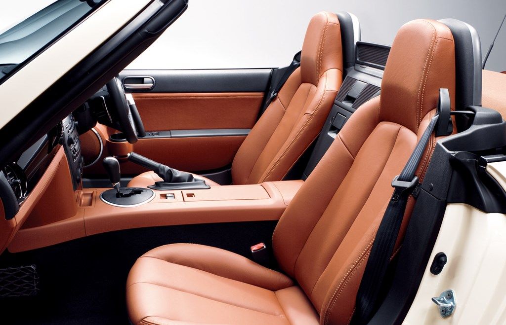 マツダの3代目「ロードスター（NC1）」（写真：マツダ）