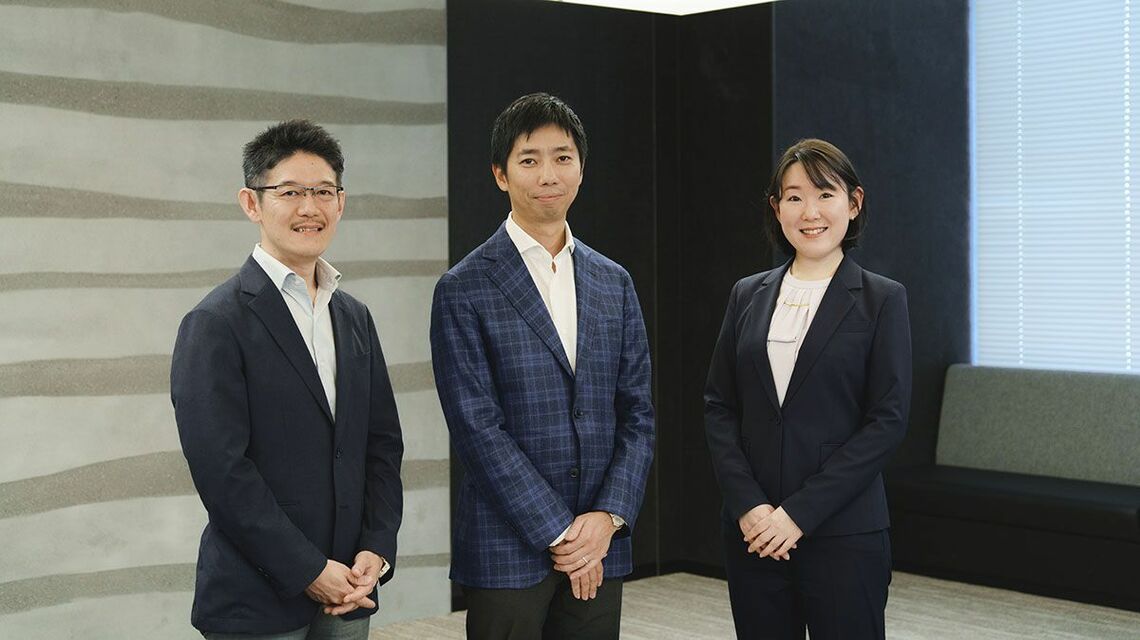 デロイトトーマツ 集合写真