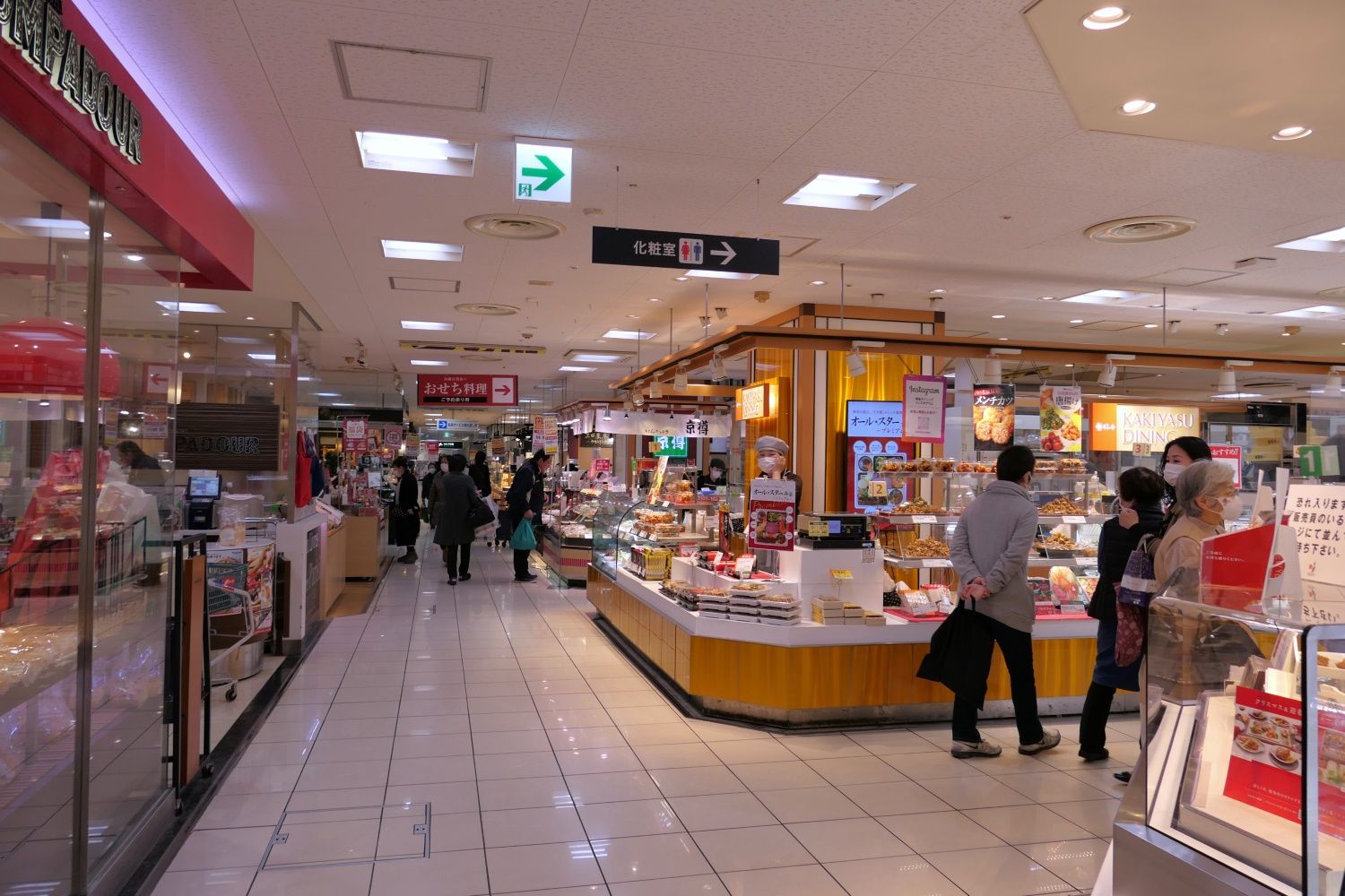 山陽百貨店の地下食料品売り場