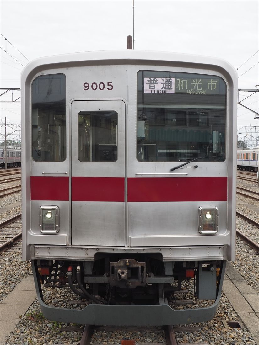 「普通　和光市行き」の表示。東京メトロ線内は「各駅停車」なので実は珍しい（記者撮影）