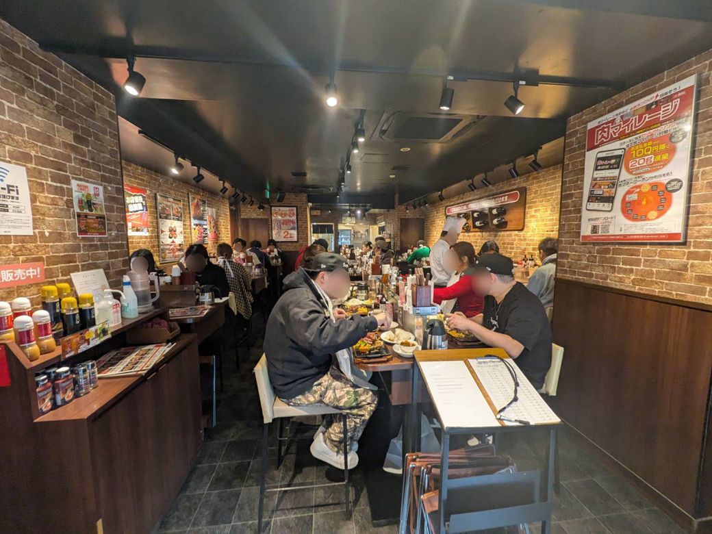 渋谷センター街店の店内。インバウンドも多かった（写真：筆者撮影）