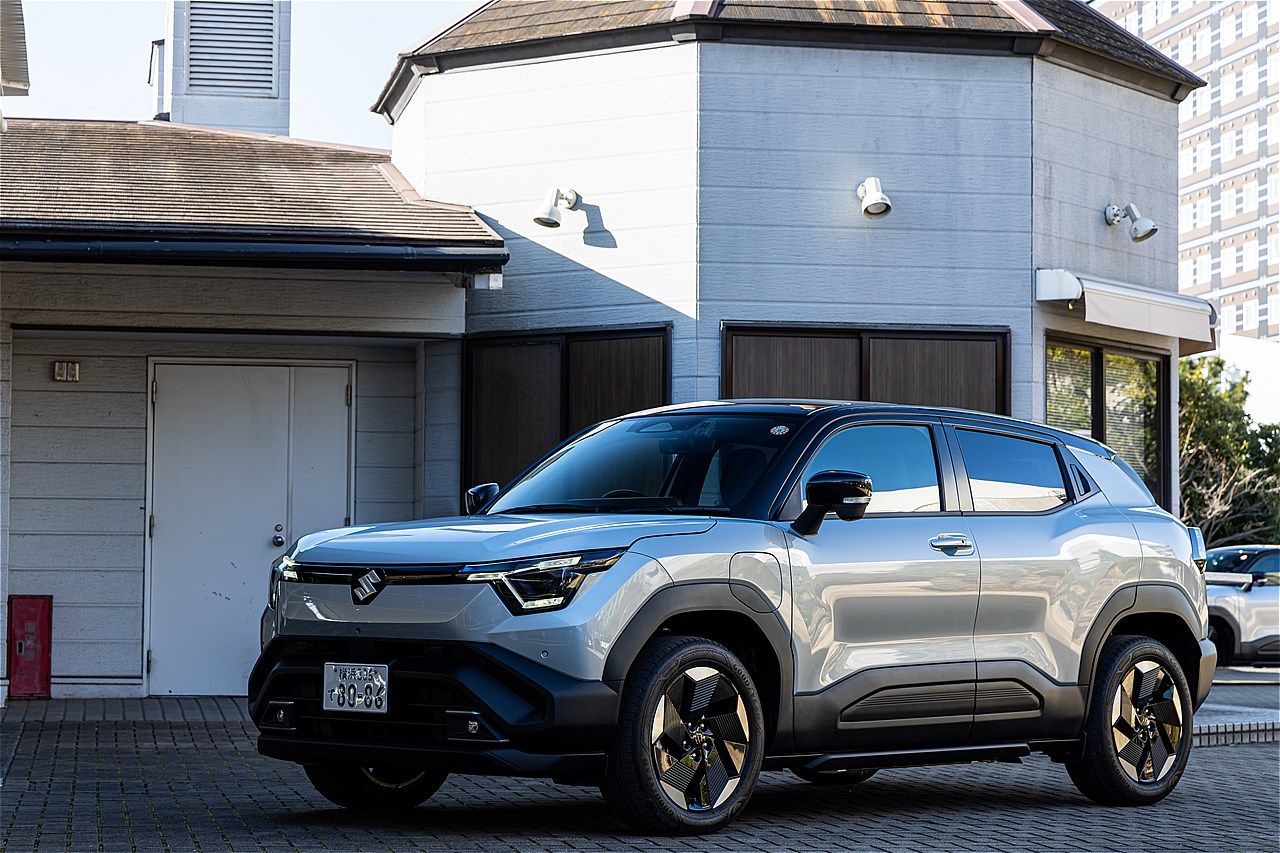 スズキの新型BEV「eビターラ」（写真：三木 宏章）