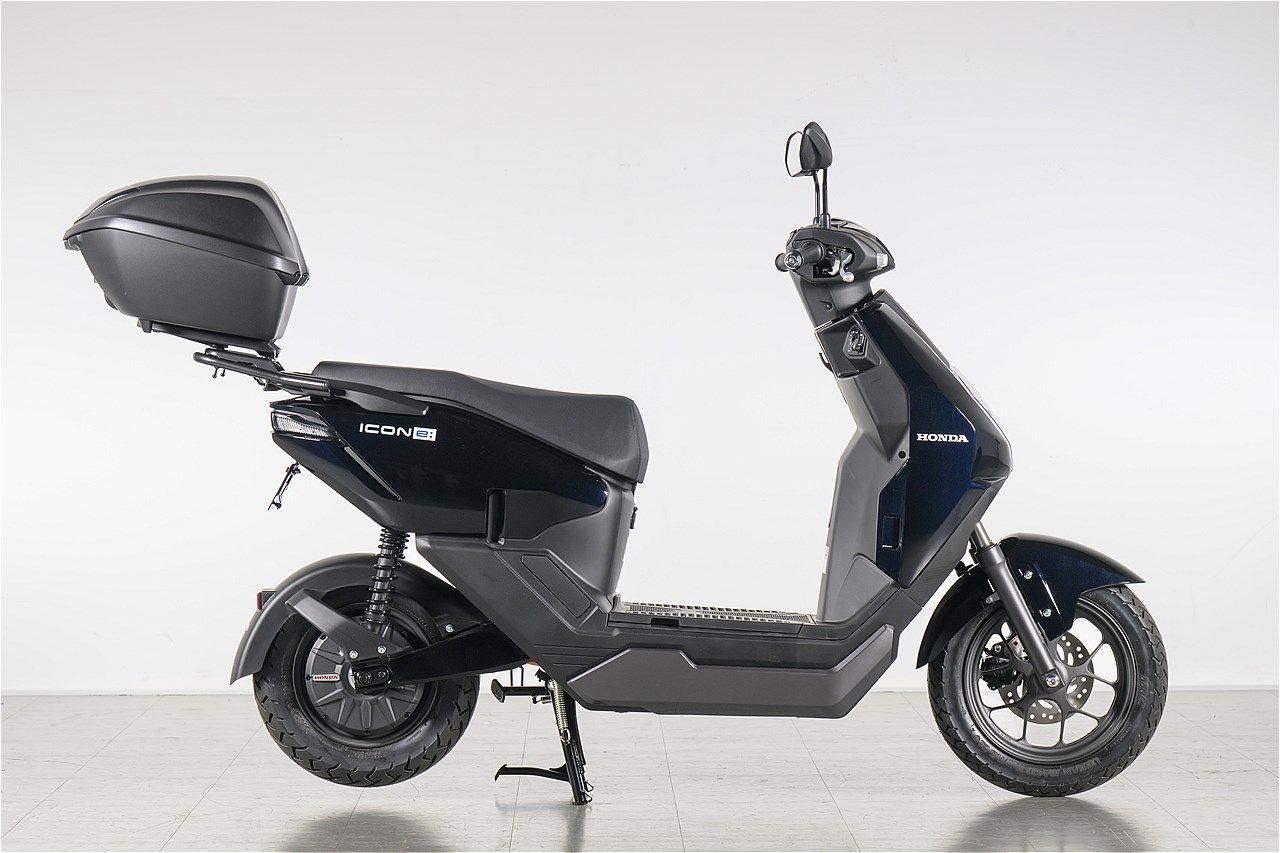 原付一種のホンダ新型電動スクーター｢アイコンe:｣（写真：ホンダモーターサイクルジャパン）