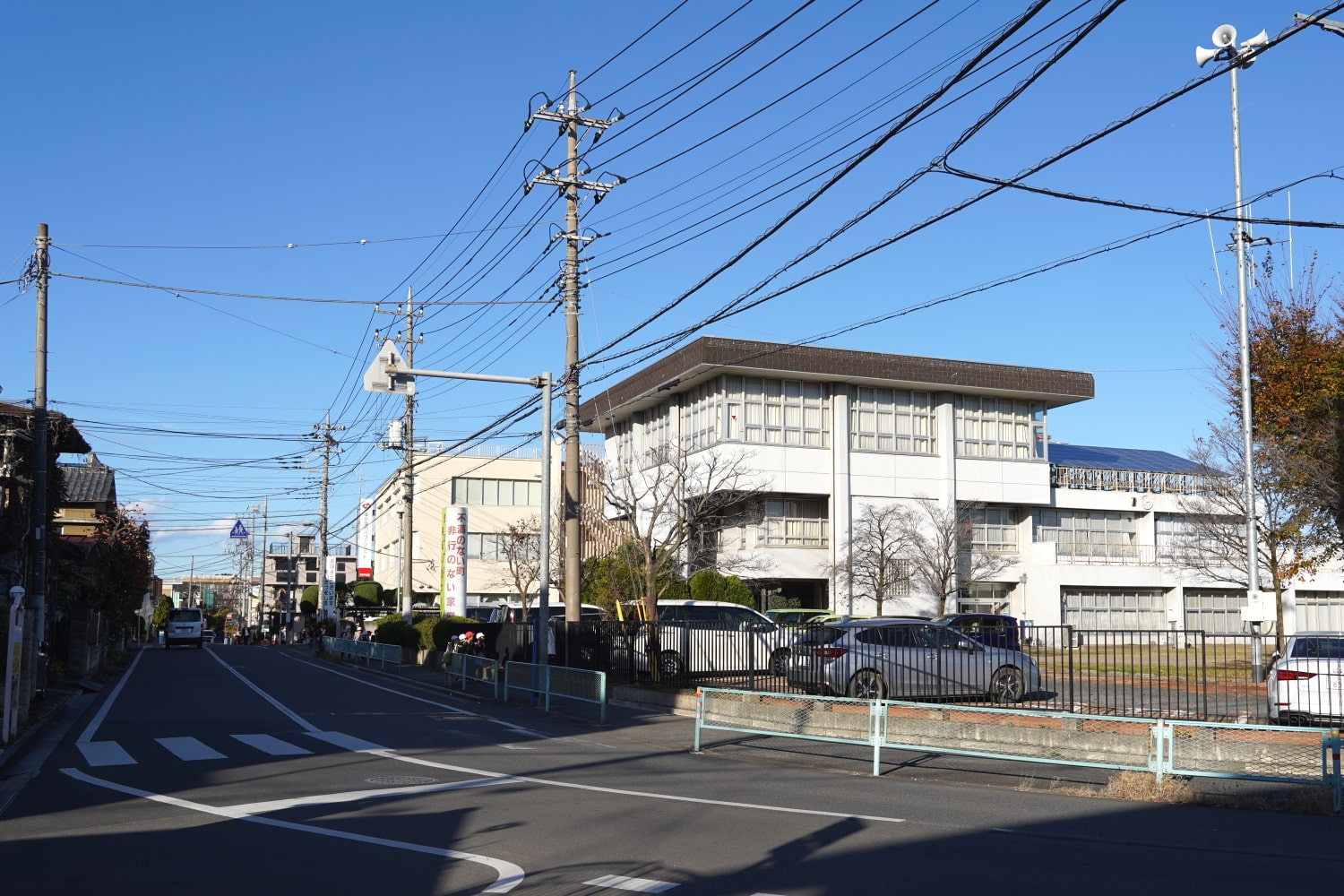 川越電気鉄道の駅があった場所に立つ川越市中央公民館（筆者撮影）