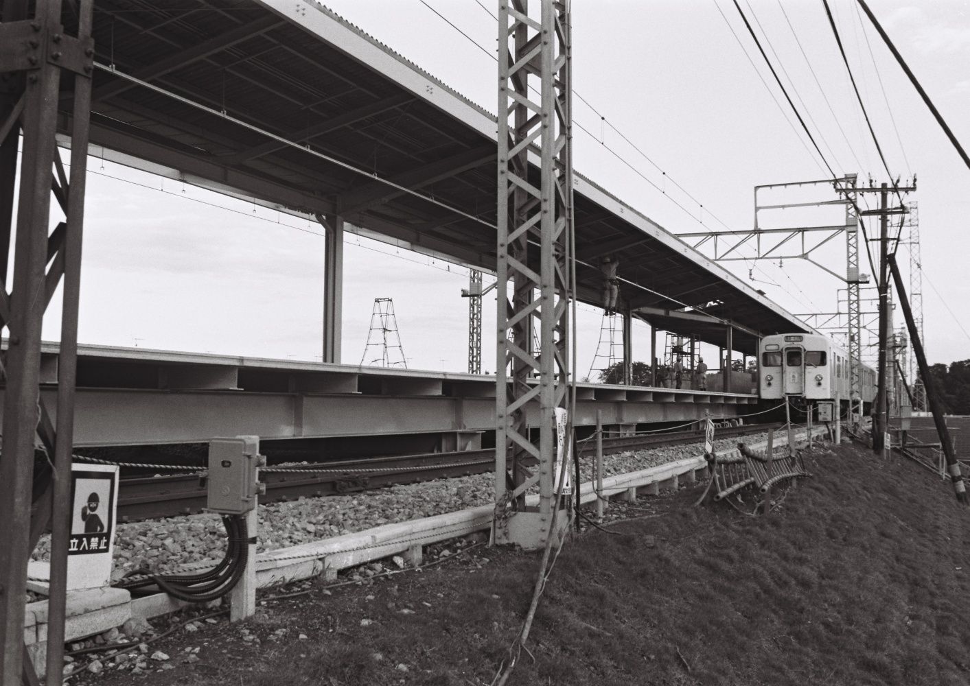 1979年10月11日撮影、まだ工事中の柳瀬川駅（写真：東武博物館）