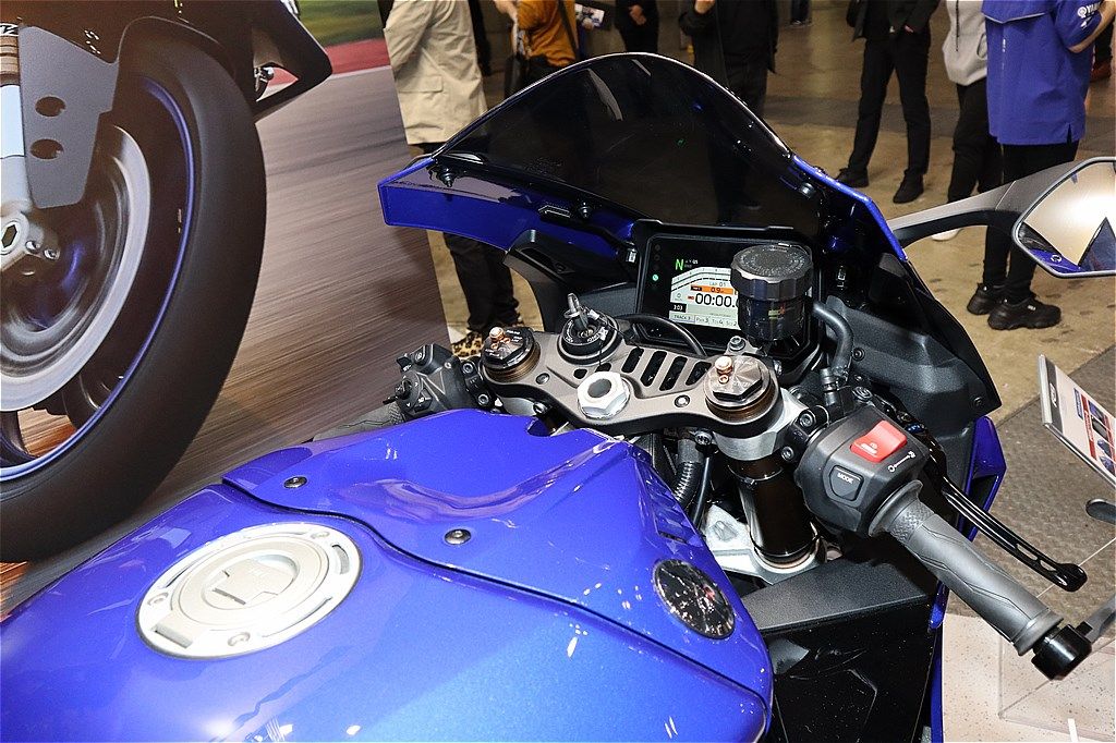 第52回 東京モーターサイクルショーに参考出品されたヤマハ「YZF-R9」（筆者撮影）