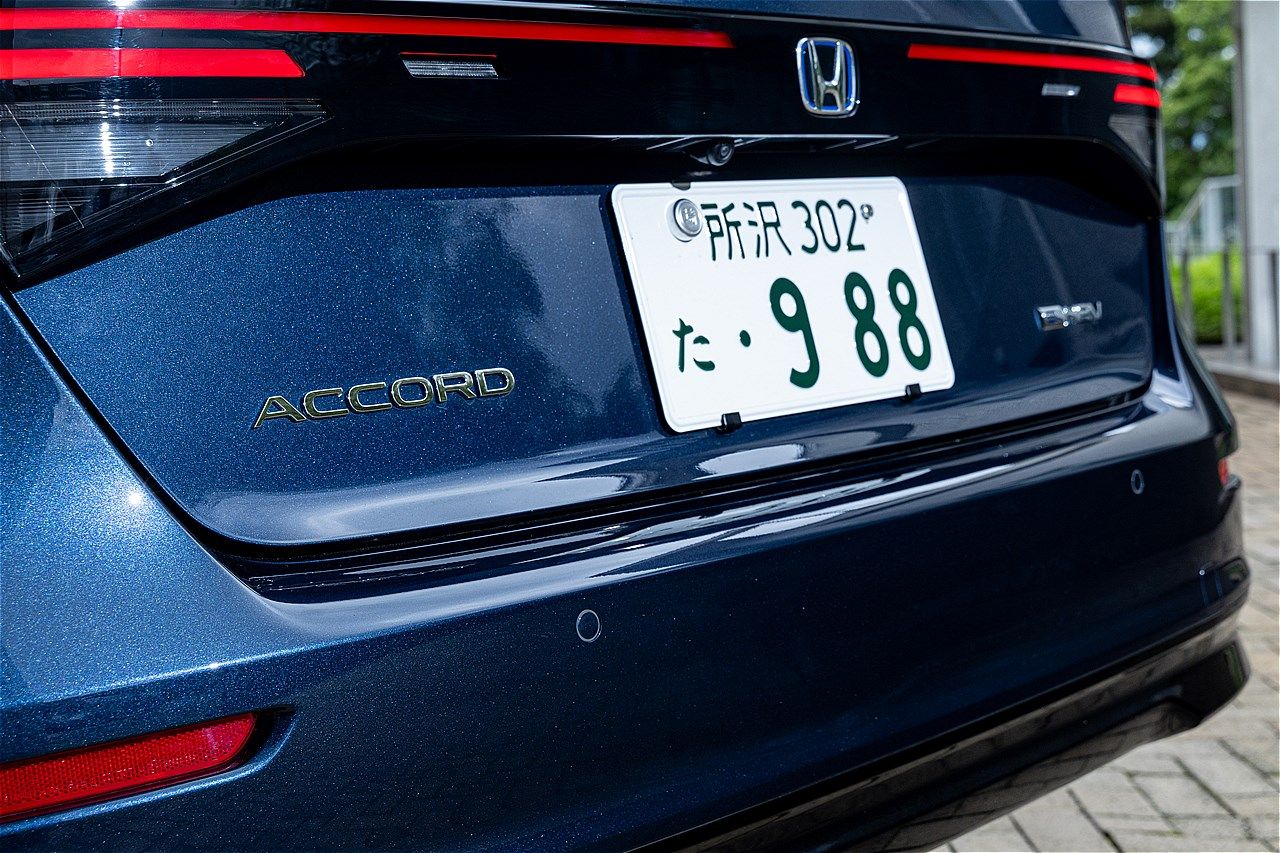 ホンダ量販モデル初のハンズオフ機能を搭載した「アコード e:HEV Honda SENSING 360＋」（写真：三木 宏章）