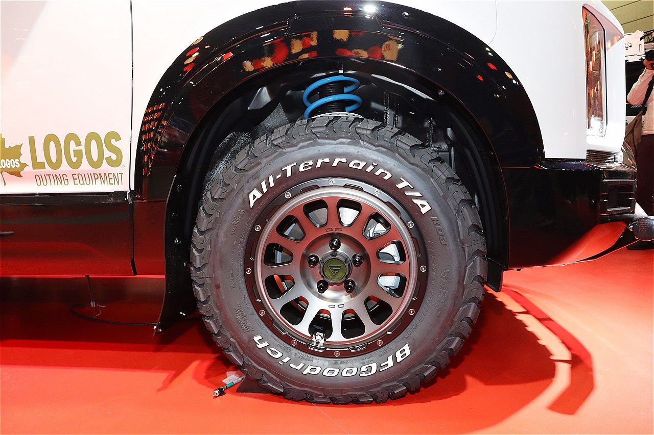 三菱の新型「デリカD:5」をベースにしたキャンピングカー「デリカD:5アクティブキャンパー ロゴス・エディション」（写真：筆者撮影）