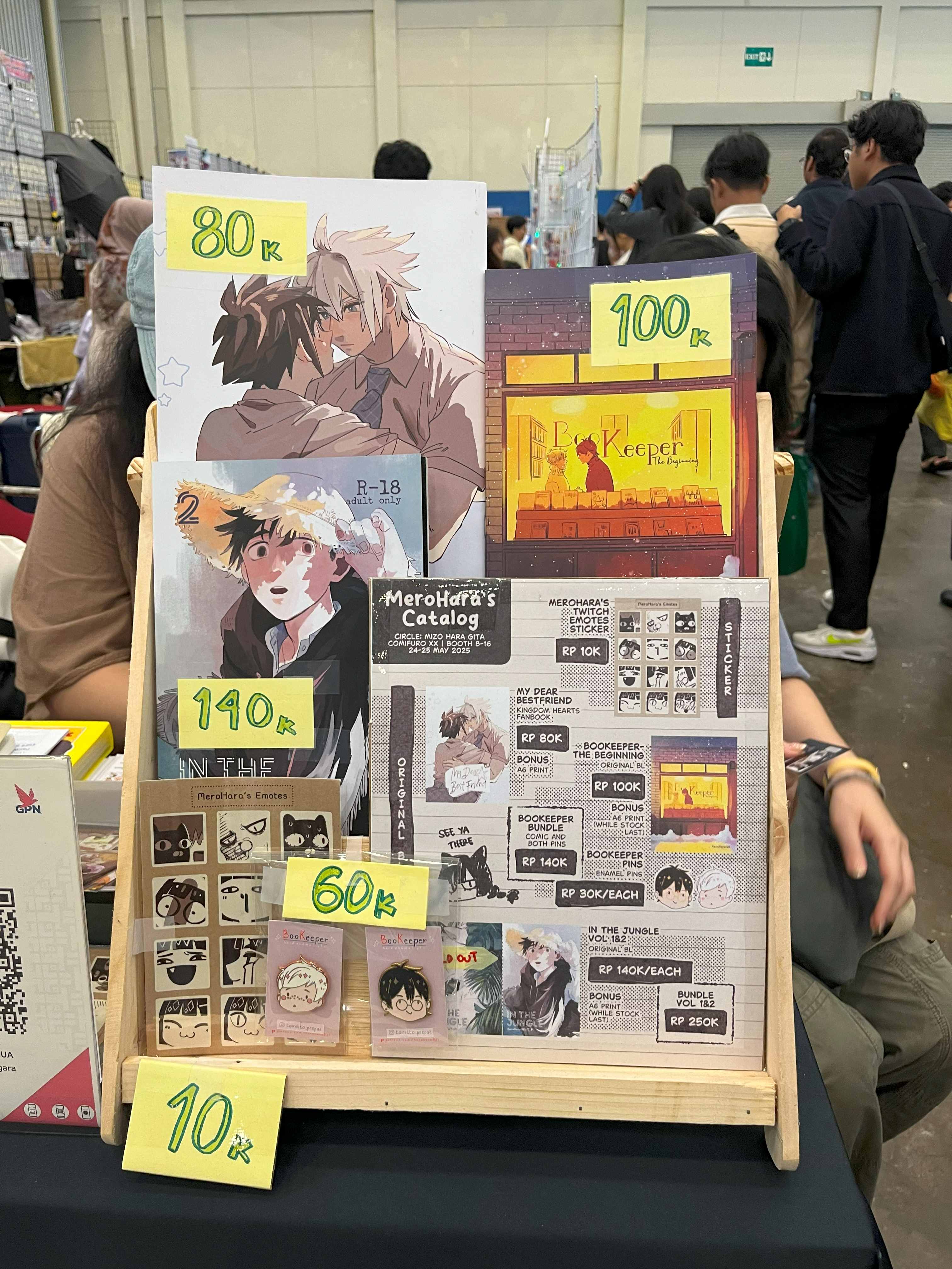 Haraharaさんのサークル、二次創作とオリジナル作品を両方頒布。同人誌中心の展開は、グッズ主流のコミフルでは珍しい。