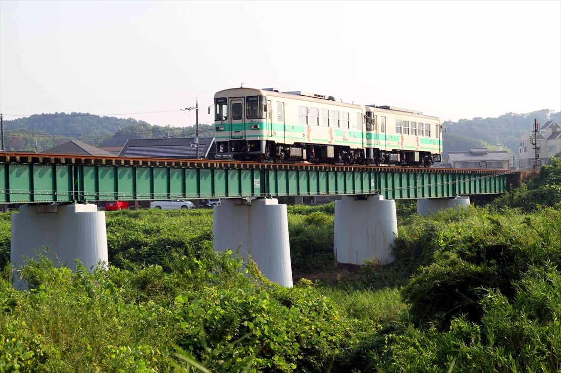 杣川橋梁を行く信楽高原鉄道の列車（撮影：南正時）