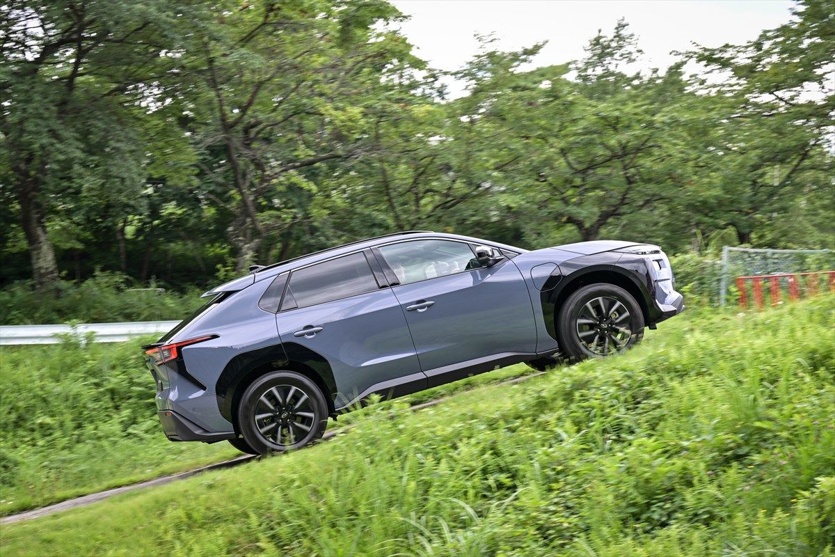 スバル ソルテラ改良型（写真：SUBARU）