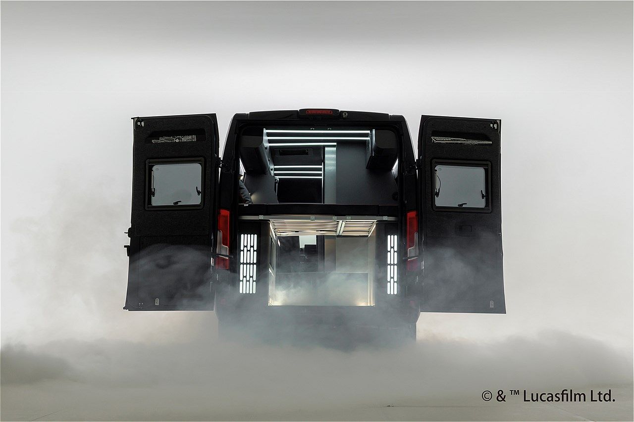 スター・ウォーズの世界観が広がるトイファクトリーのキャンピングカー「ダビンチ6.0＜スター・ウォーズ＞エディション」（写真：トイファクトリー）