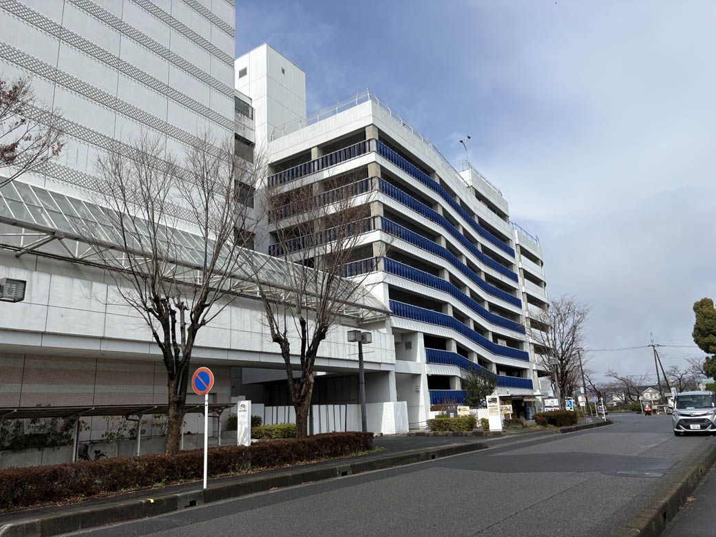 マイカーでの来客を見込んでいたため駐車場も巨大だ（写真：筆者撮影）