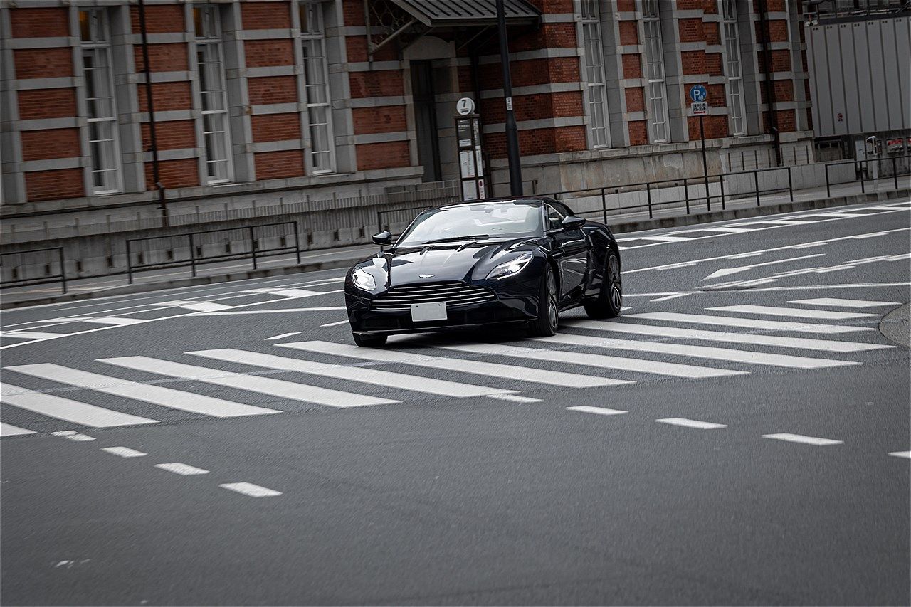 アストンマーティン「DB11」（写真：三木 宏章）