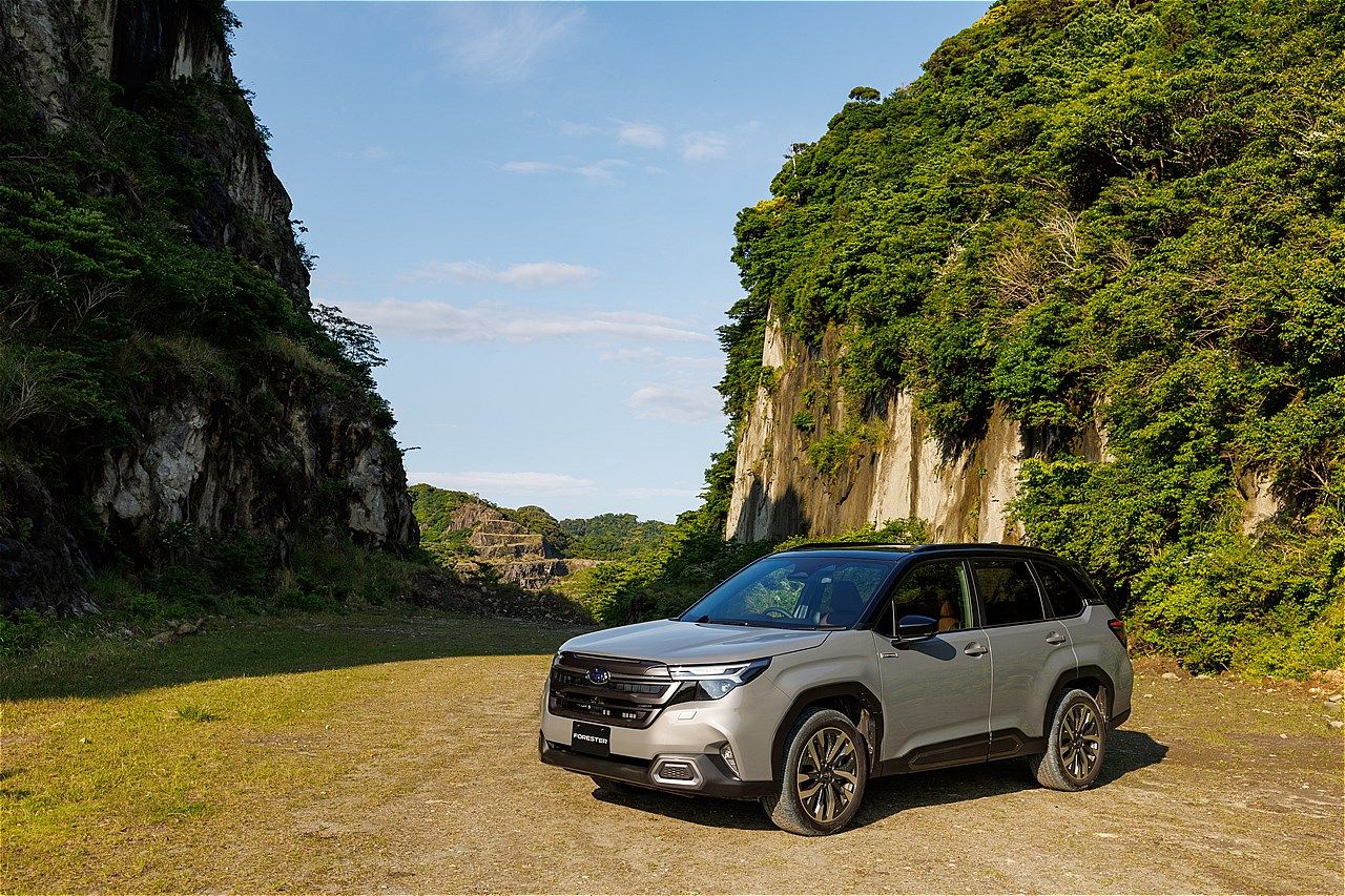 スバル新型「フォレスター Premium EX」（写真：スバル）
