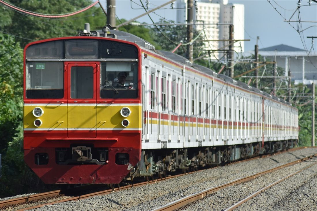 元JR東日本の203系。問題となっているチョッパ制御車の1つで、半数以上は残る編成に部品を供与して廃車済（筆者撮影）