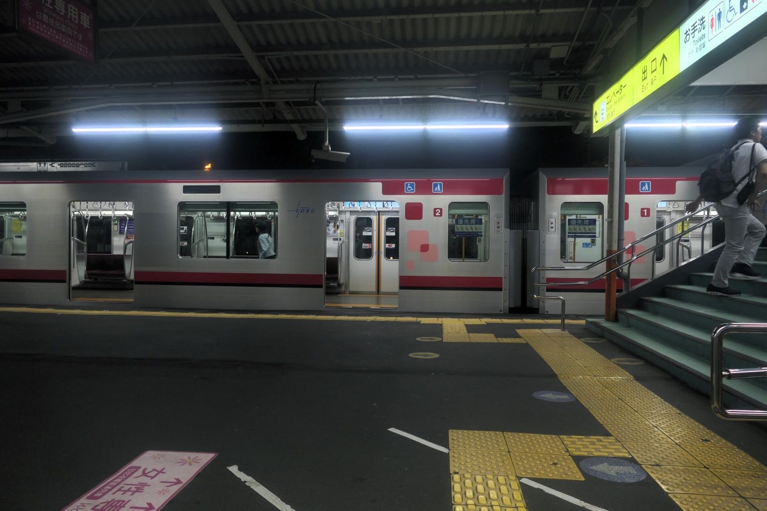 北春日部駅に最終電車が到着。ここから各列車が避難に動き出す（記者撮影）
