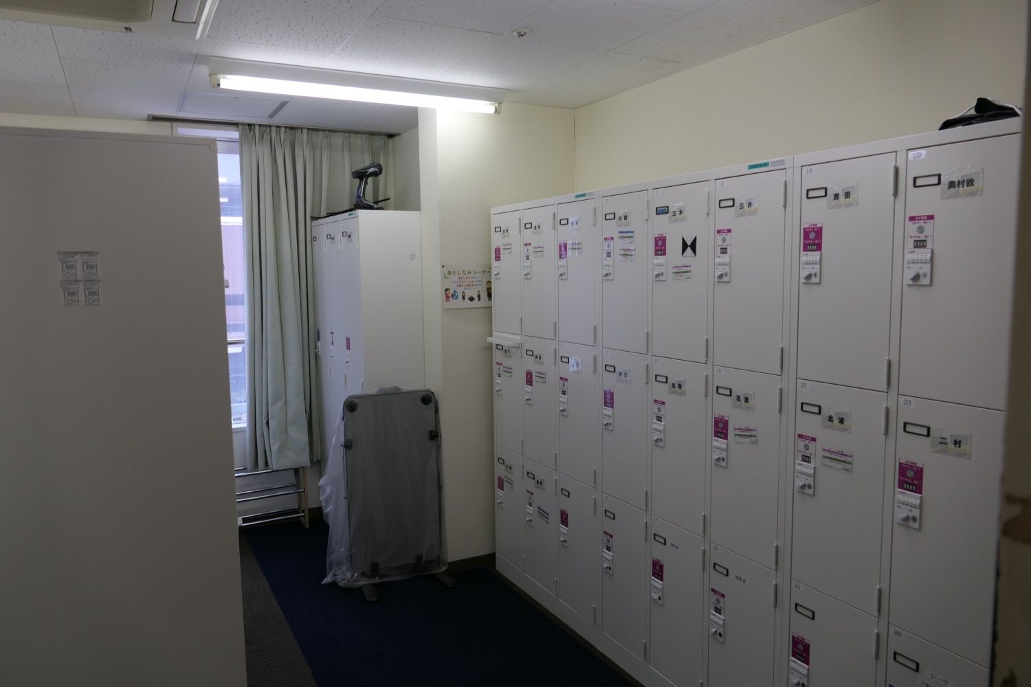 駅員用のロッカー（記者撮影）