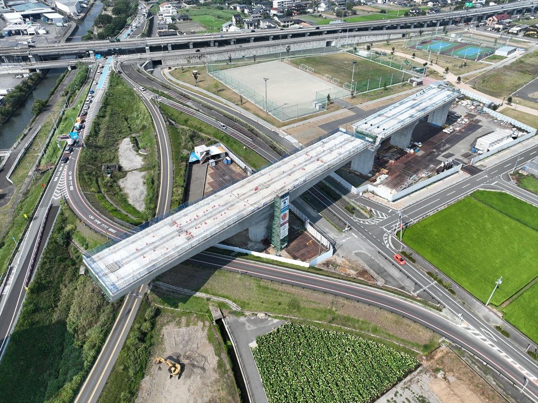 「釜無川橋梁ほか新設工事」の工事現場をドローンで空中から撮影（写真：JR東海）