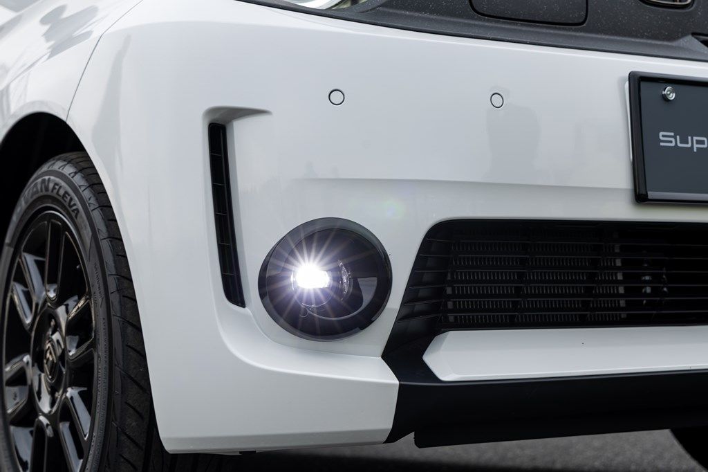 ホンダアクセスの純正アクセサリーを装着したホンダ「Super-ONE」（写真：三木 宏章）