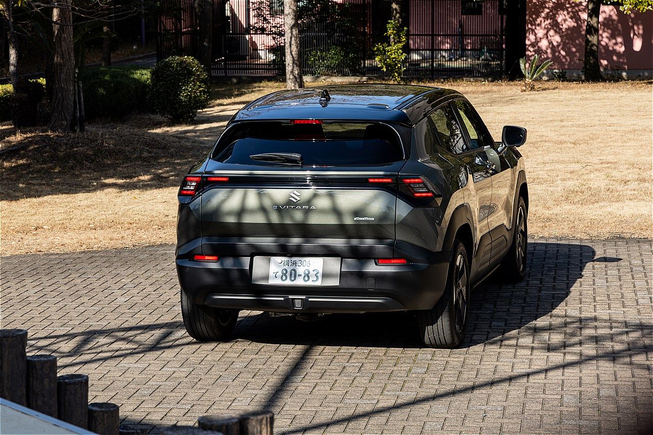 スズキの新型BEV「eビターラ」（写真：三木 宏章）