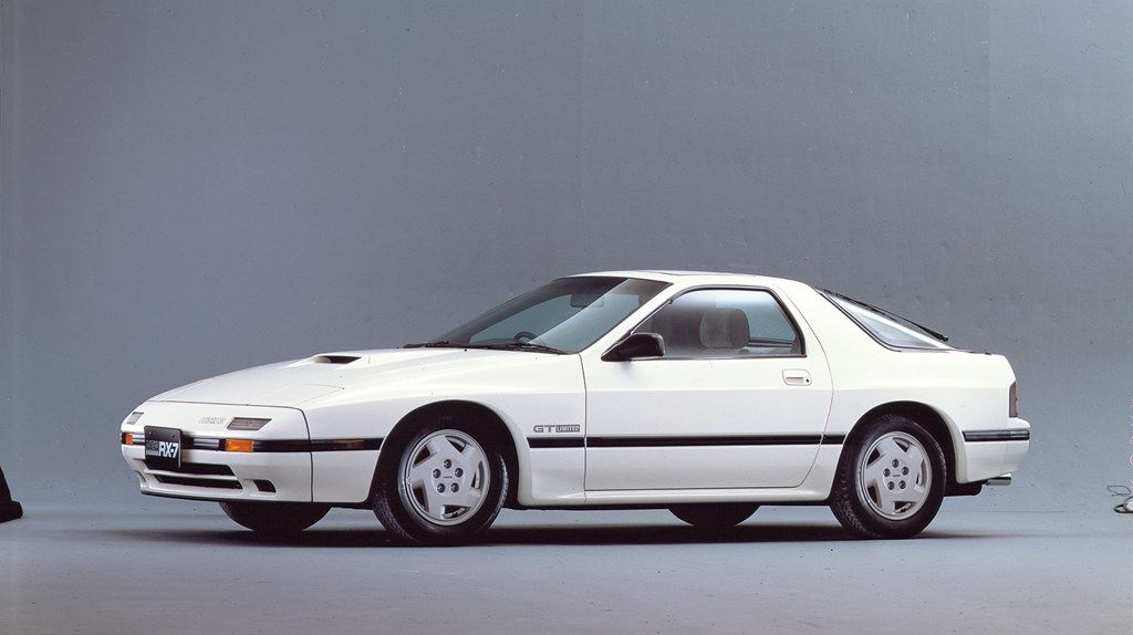 1985年発売の2代目サバンナRX-7（写真：マツダ）