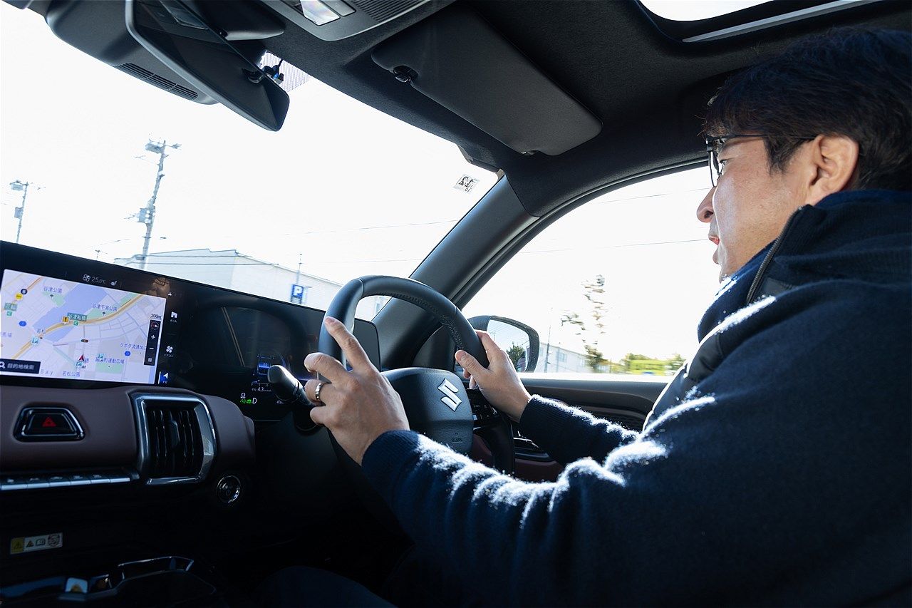 スズキの新型BEV「eビターラ」（写真：三木 宏章）