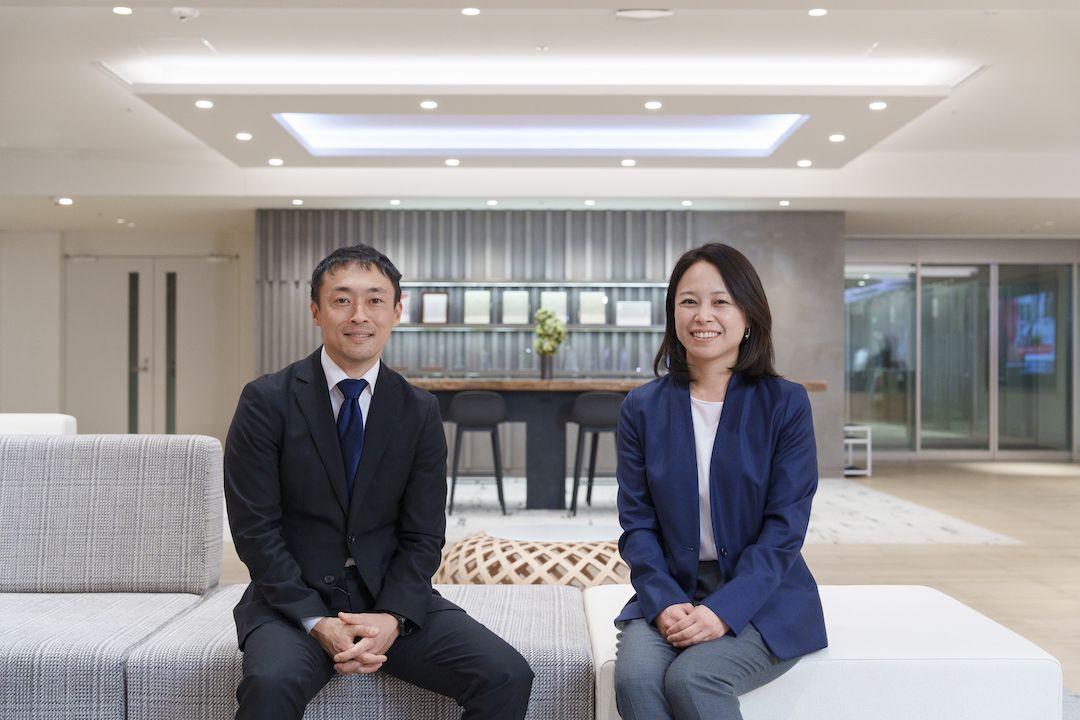ディレクターの髙橋啓氏（写真左）とシニアマネージャーの熊田愛氏（写真右）