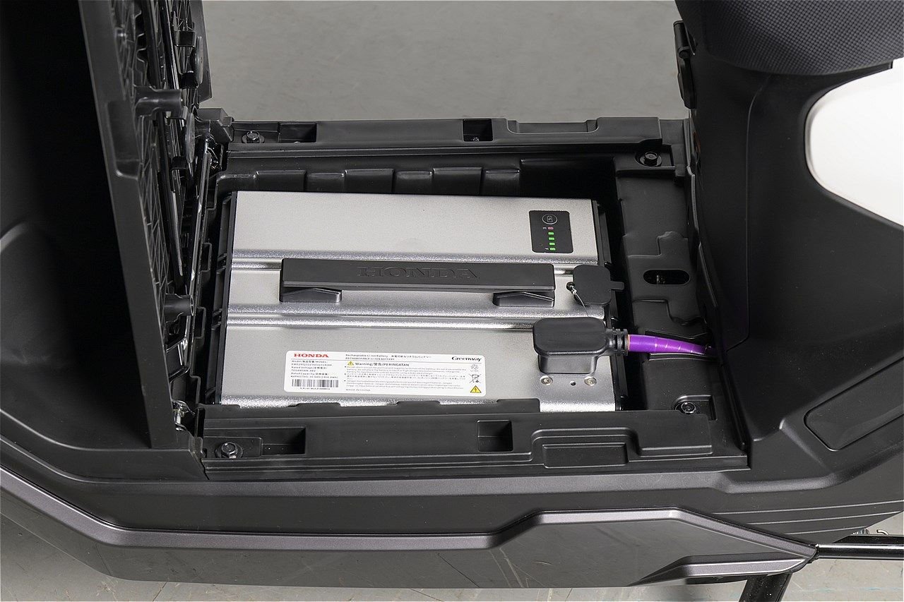 原付一種のホンダ新型電動スクーター｢アイコンe:｣（写真：ホンダモーターサイクルジャパン）