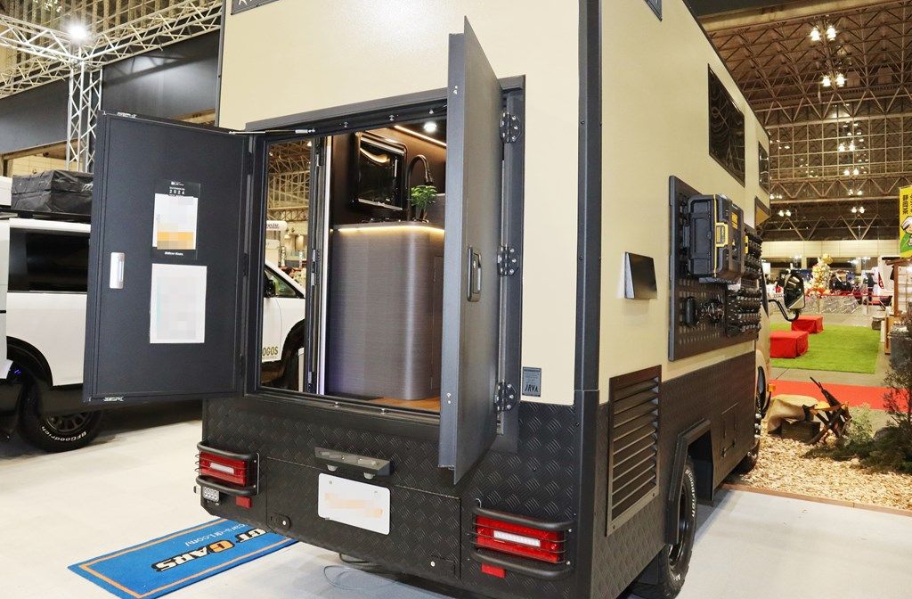 ダイレクトカーズの新作キャンピングカー「DN-75」（写真：筆者撮影）