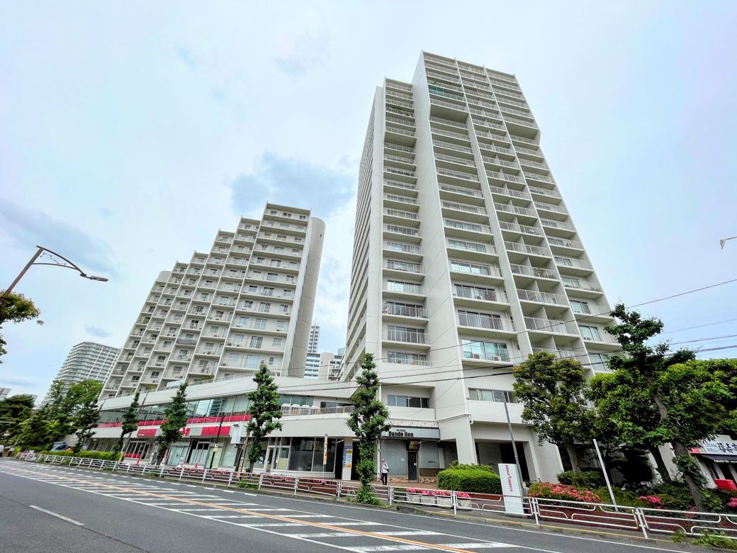 北与野にある「与野ハウス」は日本初のタワマンとされる（筆者撮影）