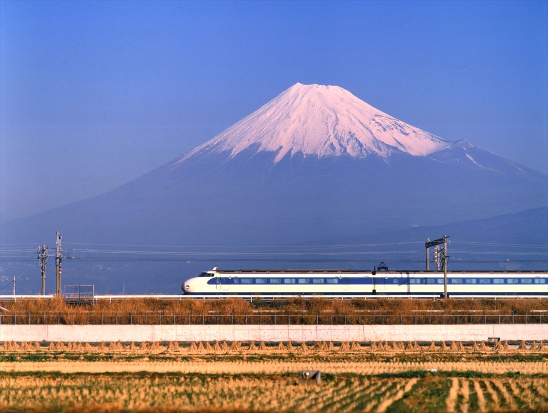 冬晴れの新幹線0系が走る　東海道新幹線三島―静岡　1976年1月（撮影：南正時）