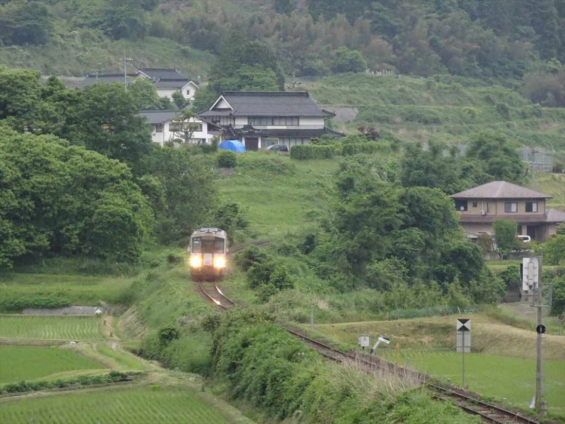 野路―東城間を走る芸備線の気動車。同線の中でもとくに利用者数が少ない区間だ（撮影：南正時）