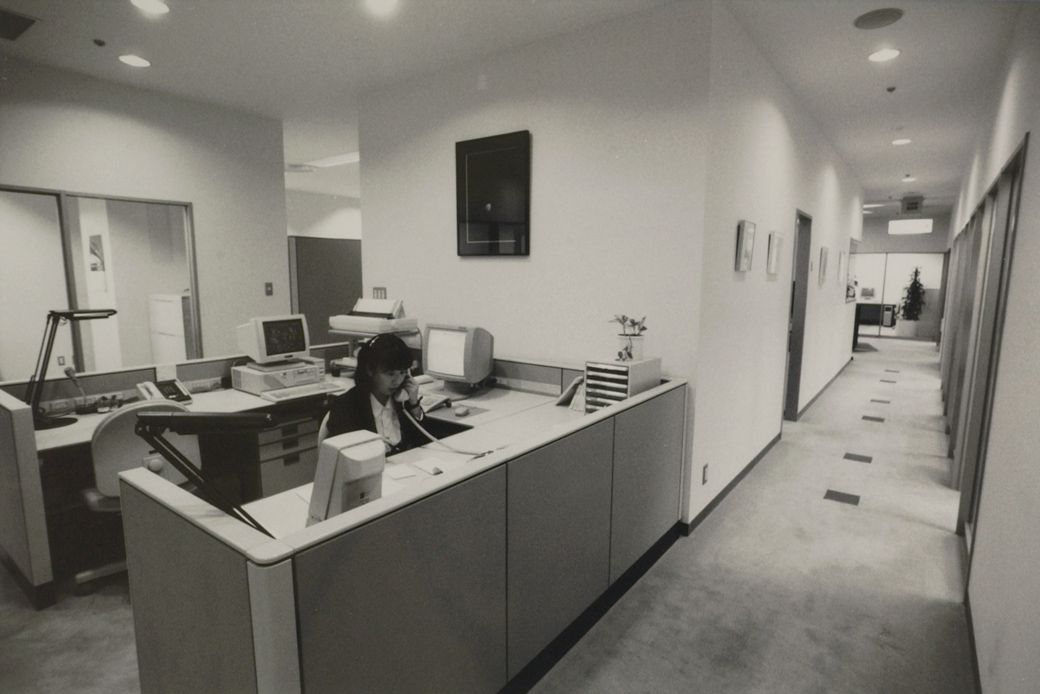 埼玉県”志木サテライト・オフィス”受付（写真：1988年06月10日、高橋孫一郎撮影）