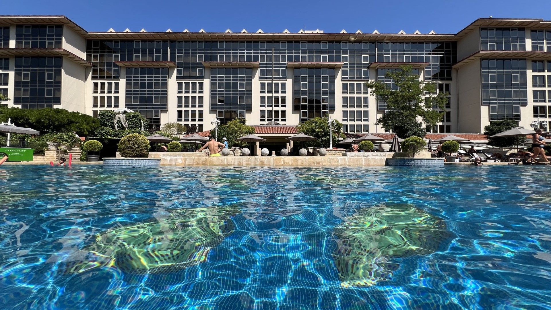 Grand Hyatt Istanbulのプール（写真：ジョーさん提供）