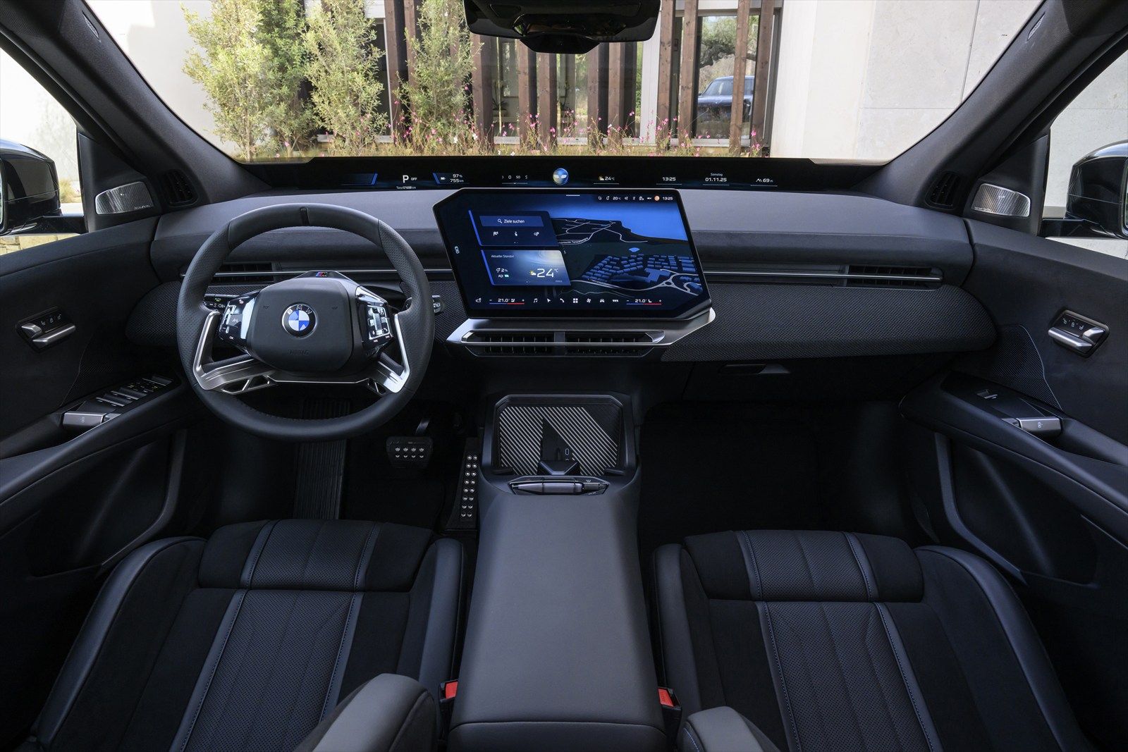 BMW iX3（写真：BMW）