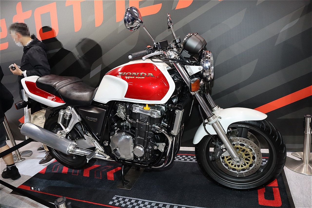 1992年発売のホンダ「CB1000スーパーフォア」（筆者撮影）