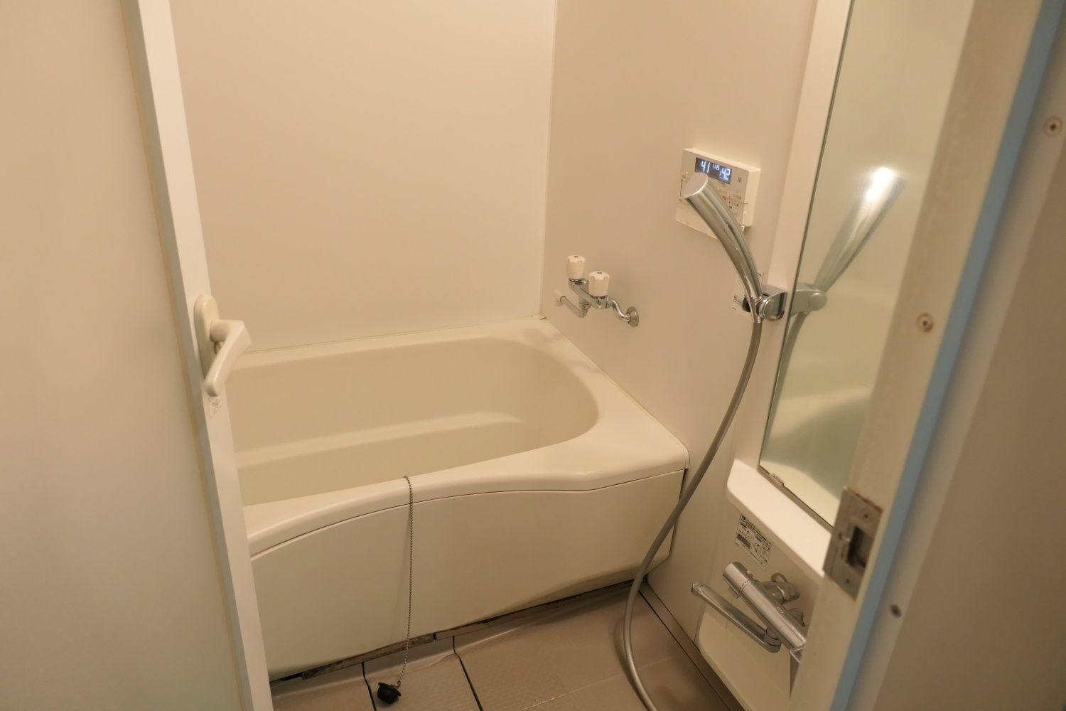 駅員用の浴室（記者撮影）