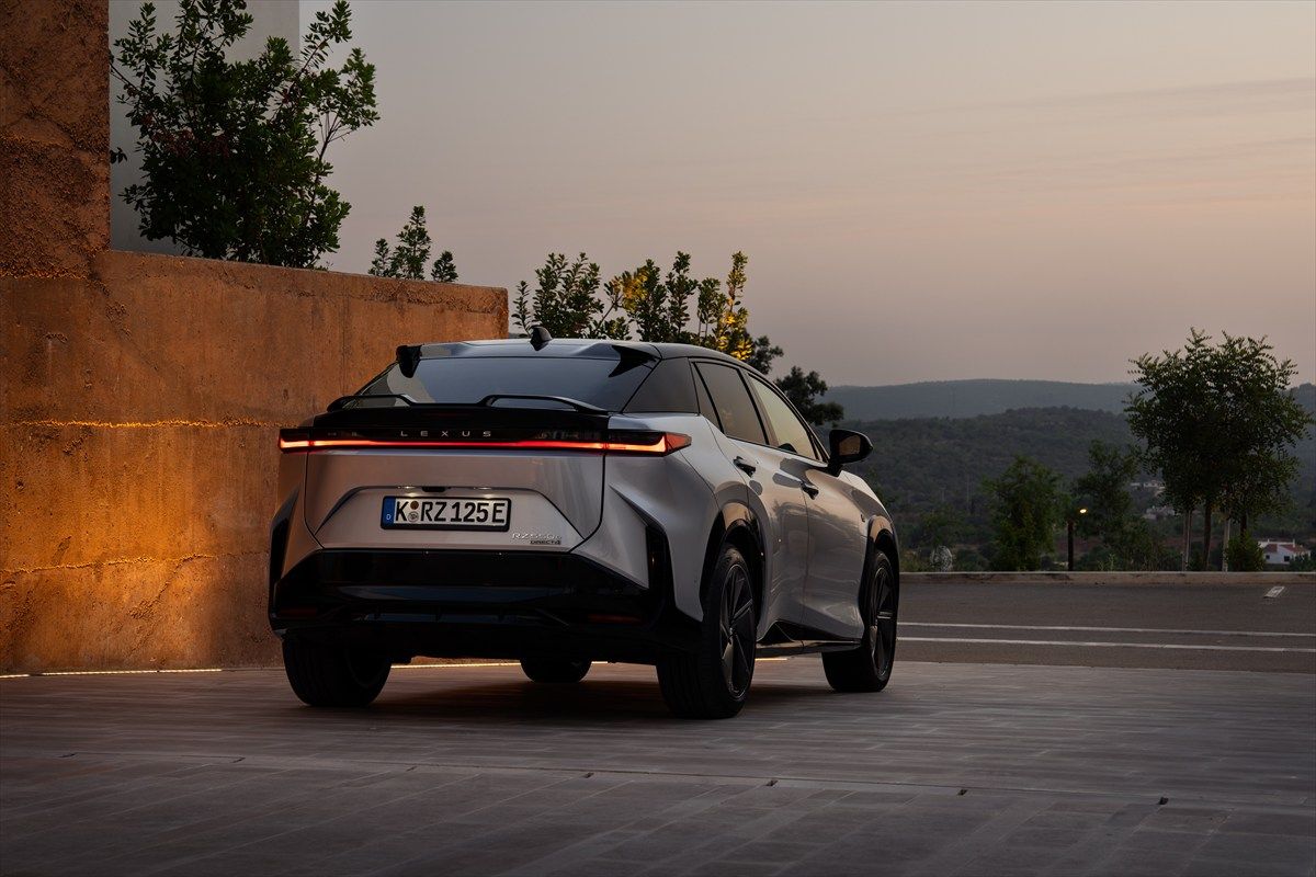 レクサスRZ（写真：Lexus International）