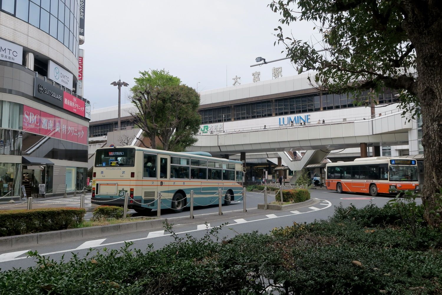 路線バス各社が乗り入れる大宮駅西口（筆者撮影）